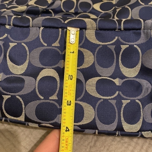 COACH vintage shoulder bag in very good condition. - Picture 15 of 15